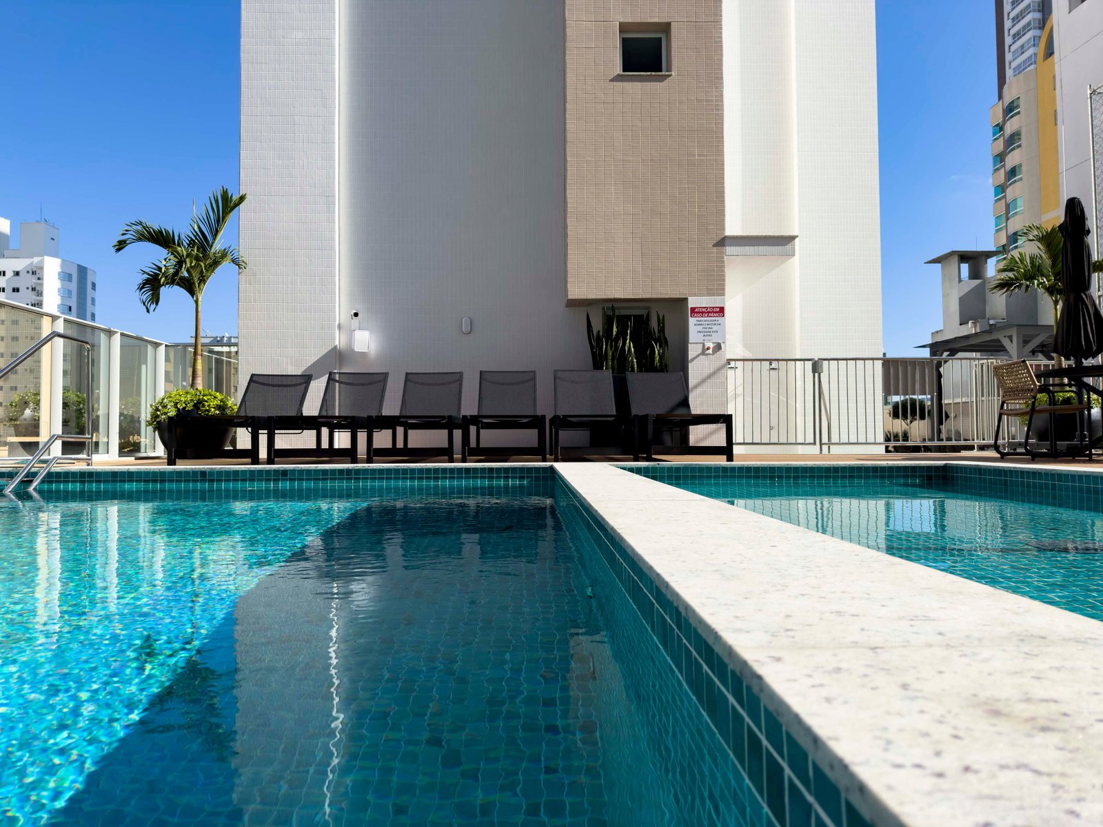 apta-exuberance-piscina-01 Apartamento no Exuberance Residence em Balneário Camboriú (SC) | APTA