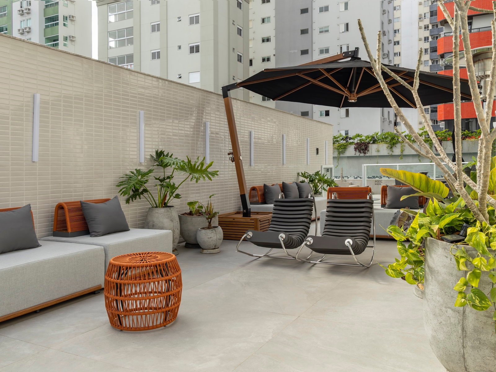 arrka-timeless-lounge-02 Apartamento no Timeless at Alvin Residence em Balneário Camboriú (SC) | ARRKA
