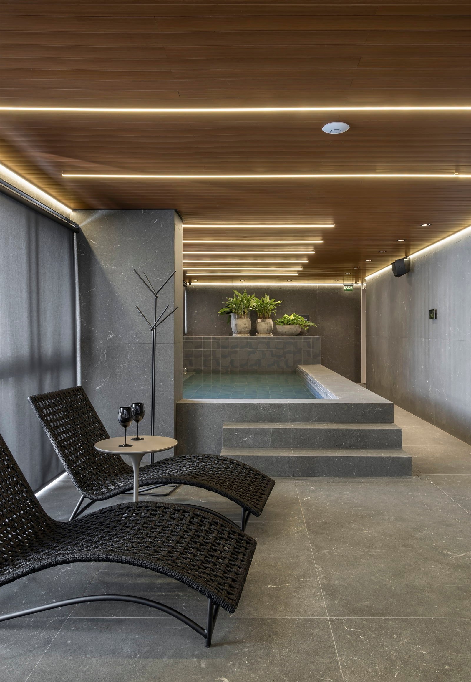 arrka-timeless-piscina-02 Apartamento no Timeless at Alvin Residence em Balneário Camboriú (SC) | ARRKA