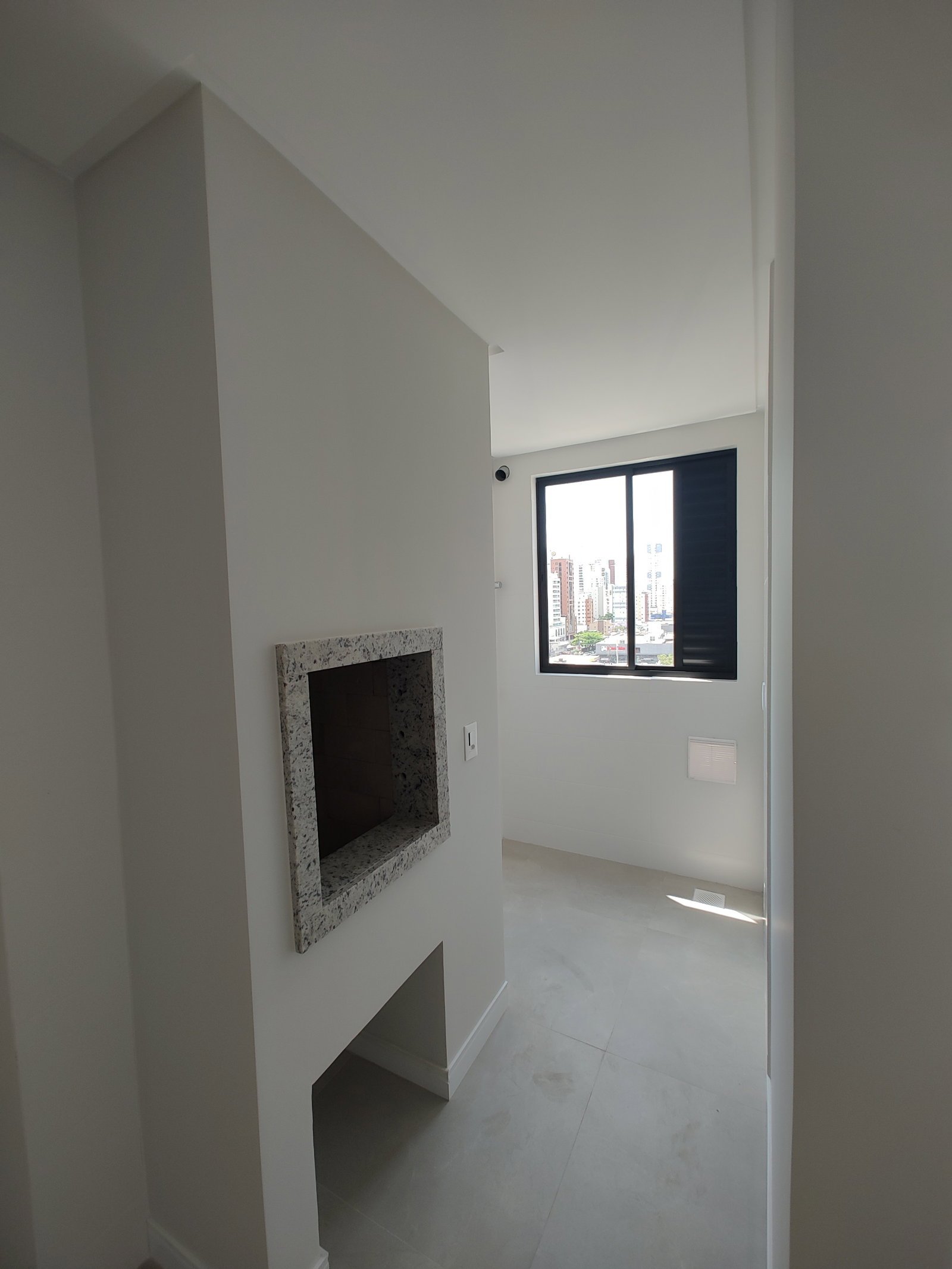 clh-montefiore-churrasqueira-01 Apartamento no Montefiore Residencial em Balneário Camboriú (SC) | CLH