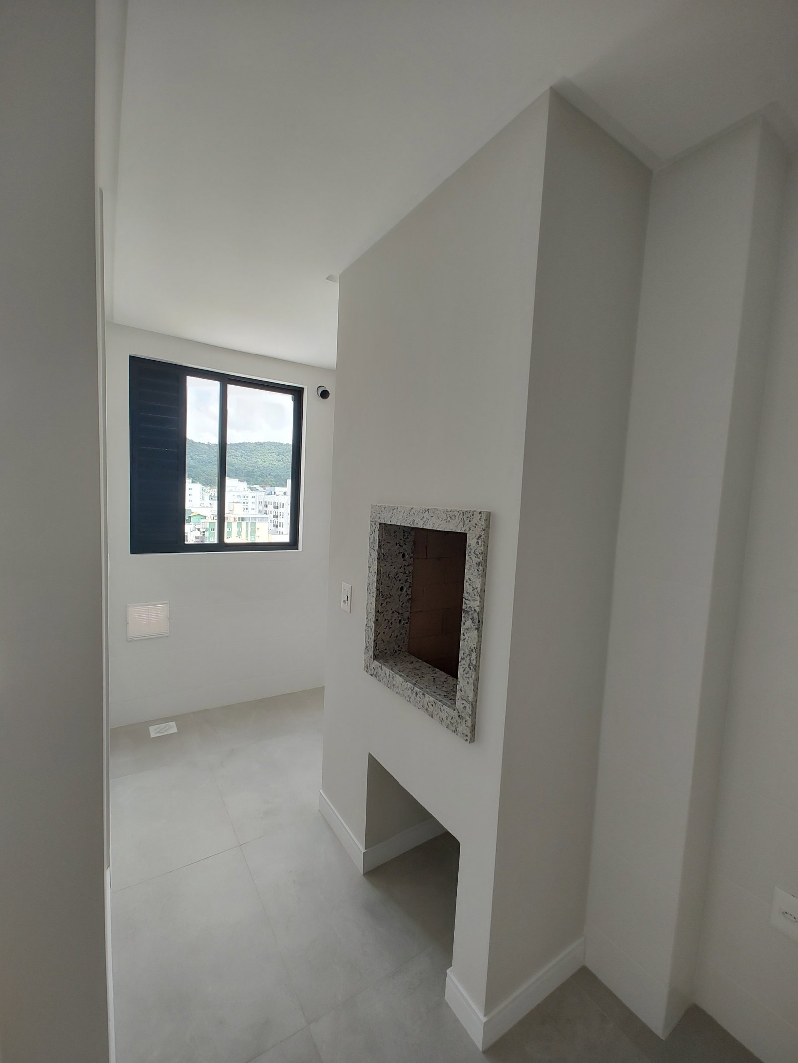 clh-montefiore-churrasqueira-02 Apartamento no Montefiore Residencial em Balneário Camboriú (SC) | CLH