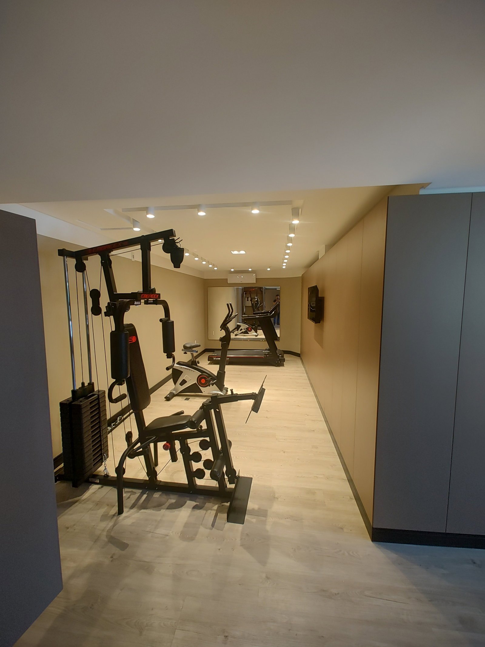 clh-plaza-viena-academia-03 Apartamento no Plaza Viena Residence em Balneário Camboriú (SC) | CLH