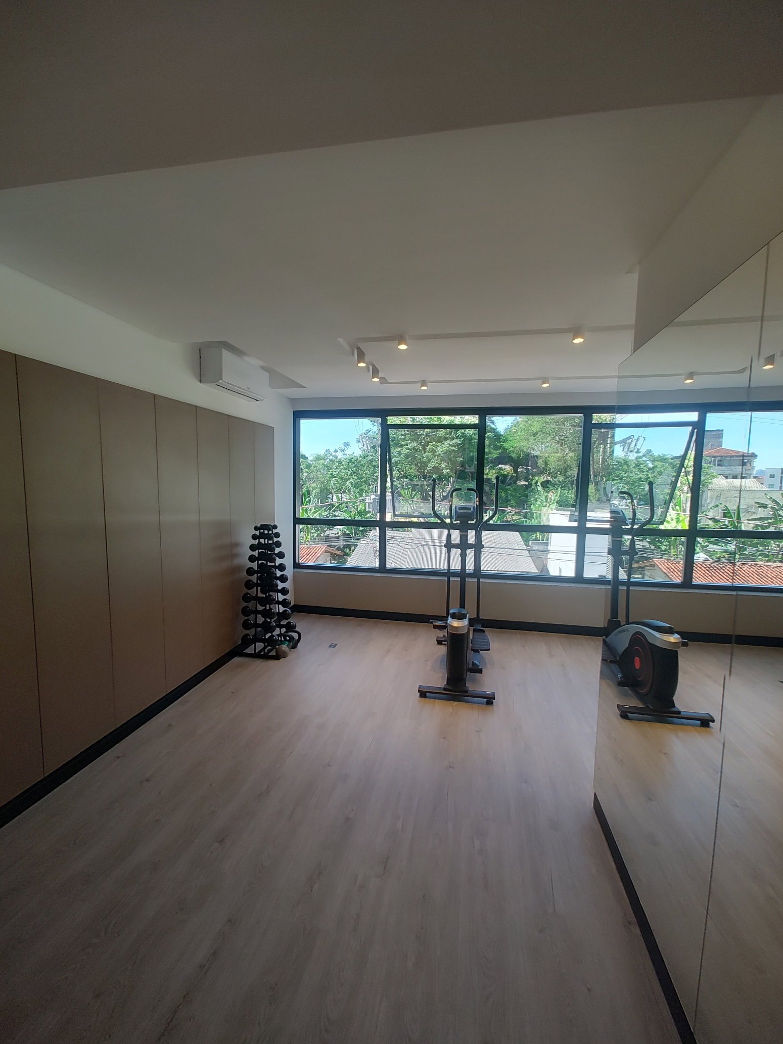 clh-plaza-viena-academia-04 Apartamento no Plaza Viena Residence em Balneário Camboriú (SC) | CLH