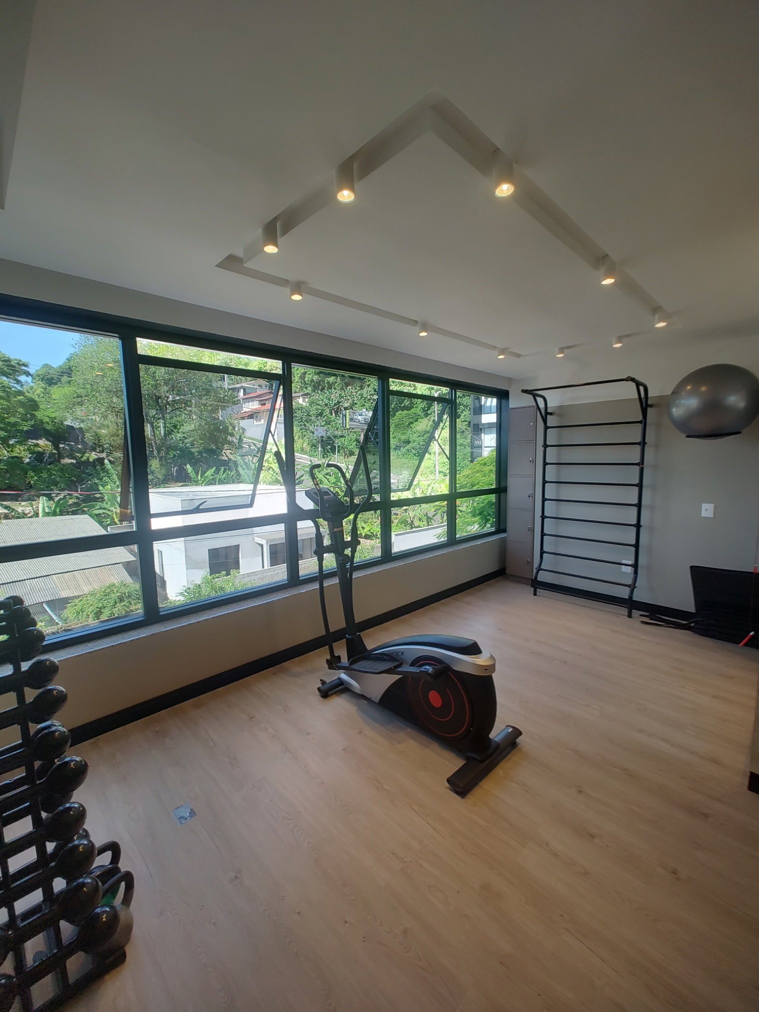 clh-plaza-viena-academia-05 Apartamento no Plaza Viena Residence em Balneário Camboriú (SC) | CLH
