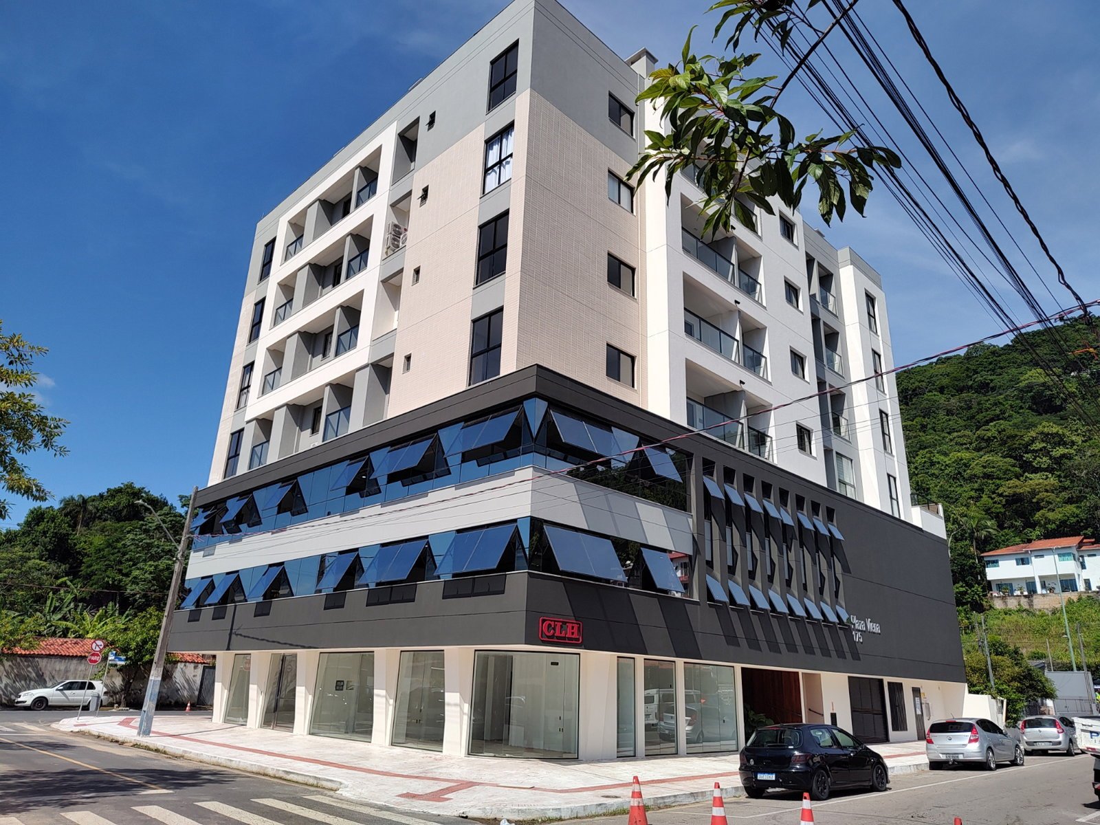 clh-plaza-viena-fachada-01 Apartamento no Plaza Viena Residence em Balneário Camboriú (SC) | CLH