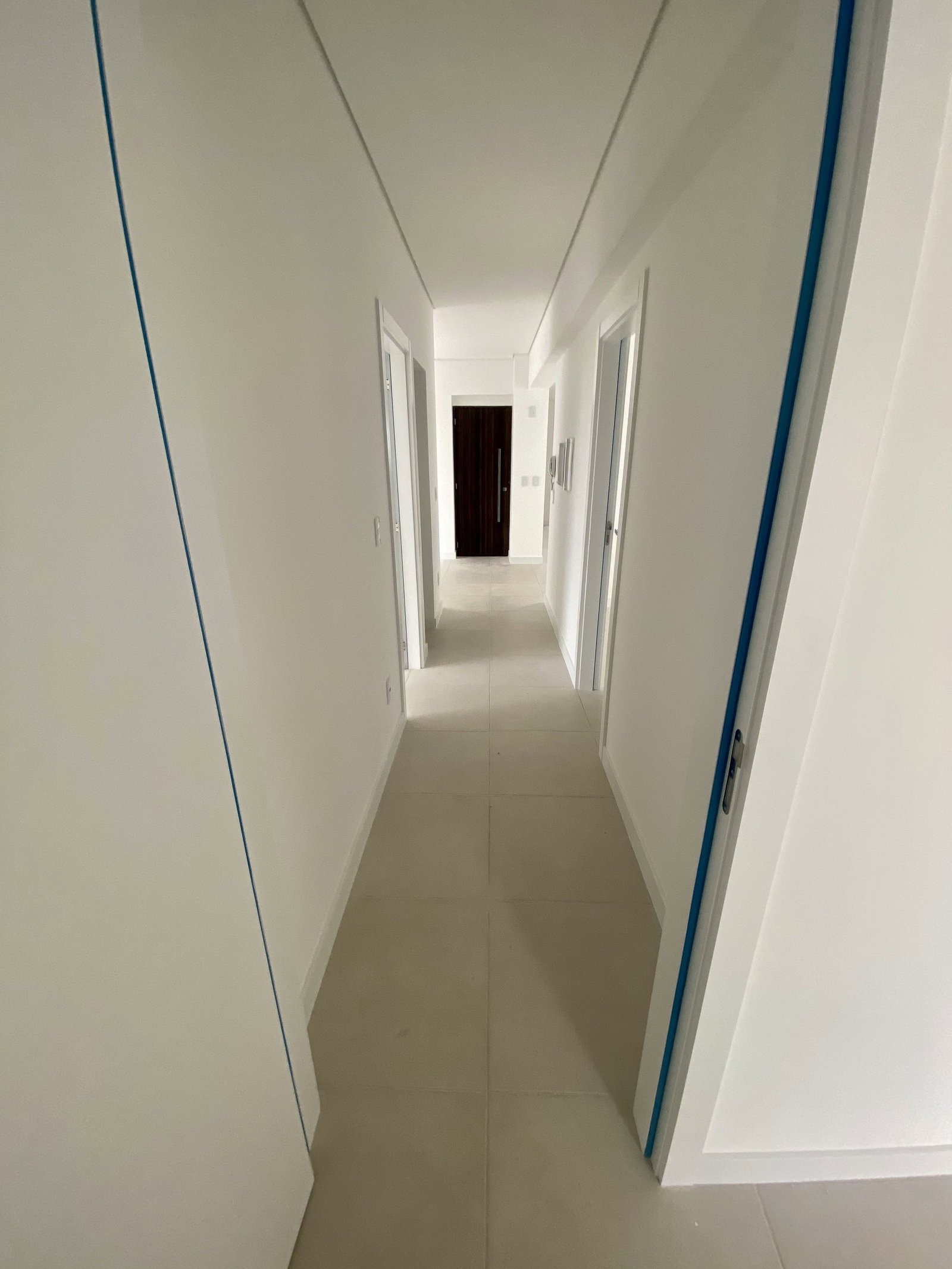 leal-kotor-apto-401-corredor-01 Apartamento no Kotor Residence em Balneário Camboriú (SC) | LEAL
