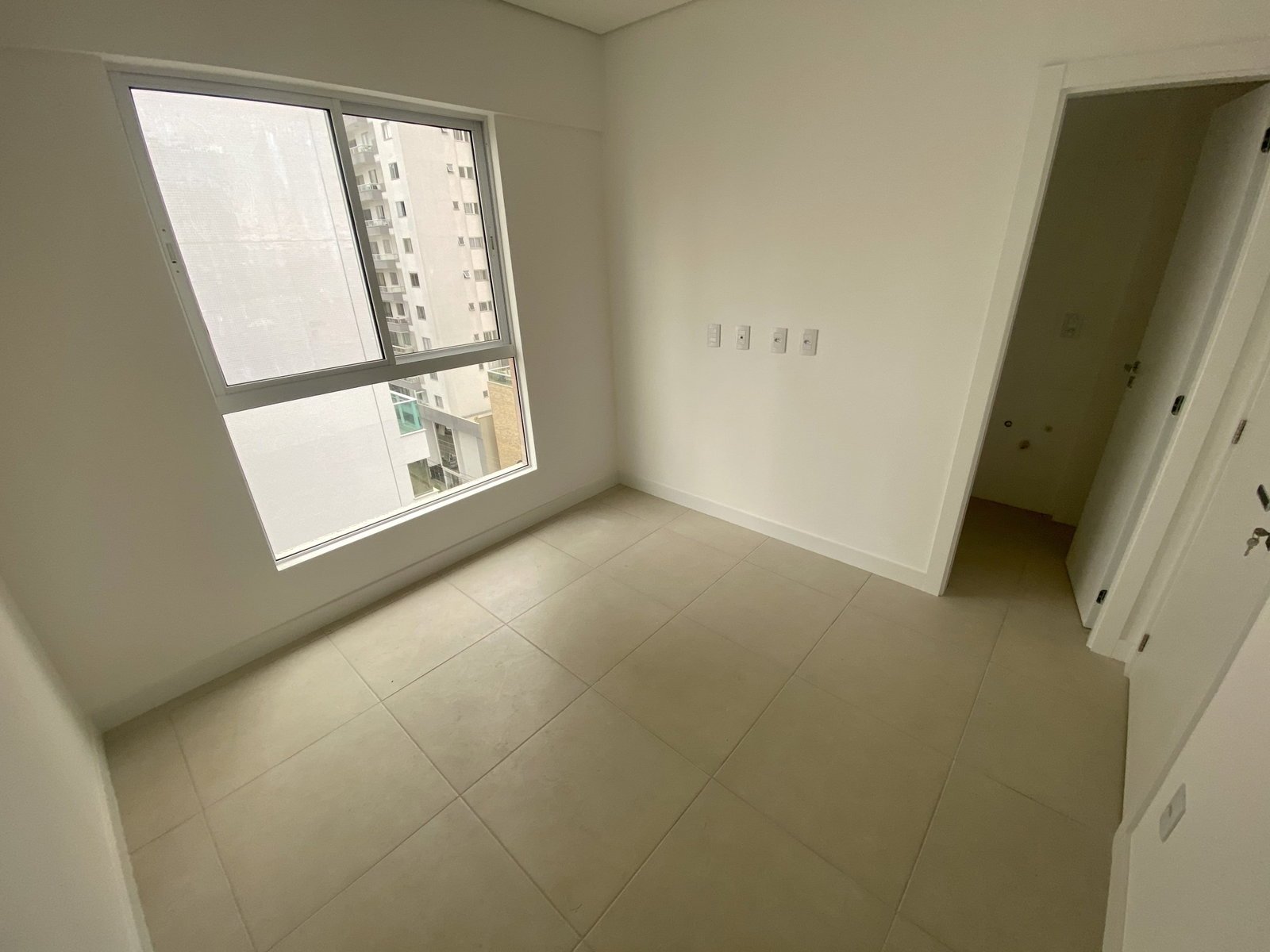 leal-kotor-apto-401-suite-03 Apartamento no Kotor Residence em Balneário Camboriú (SC) | LEAL