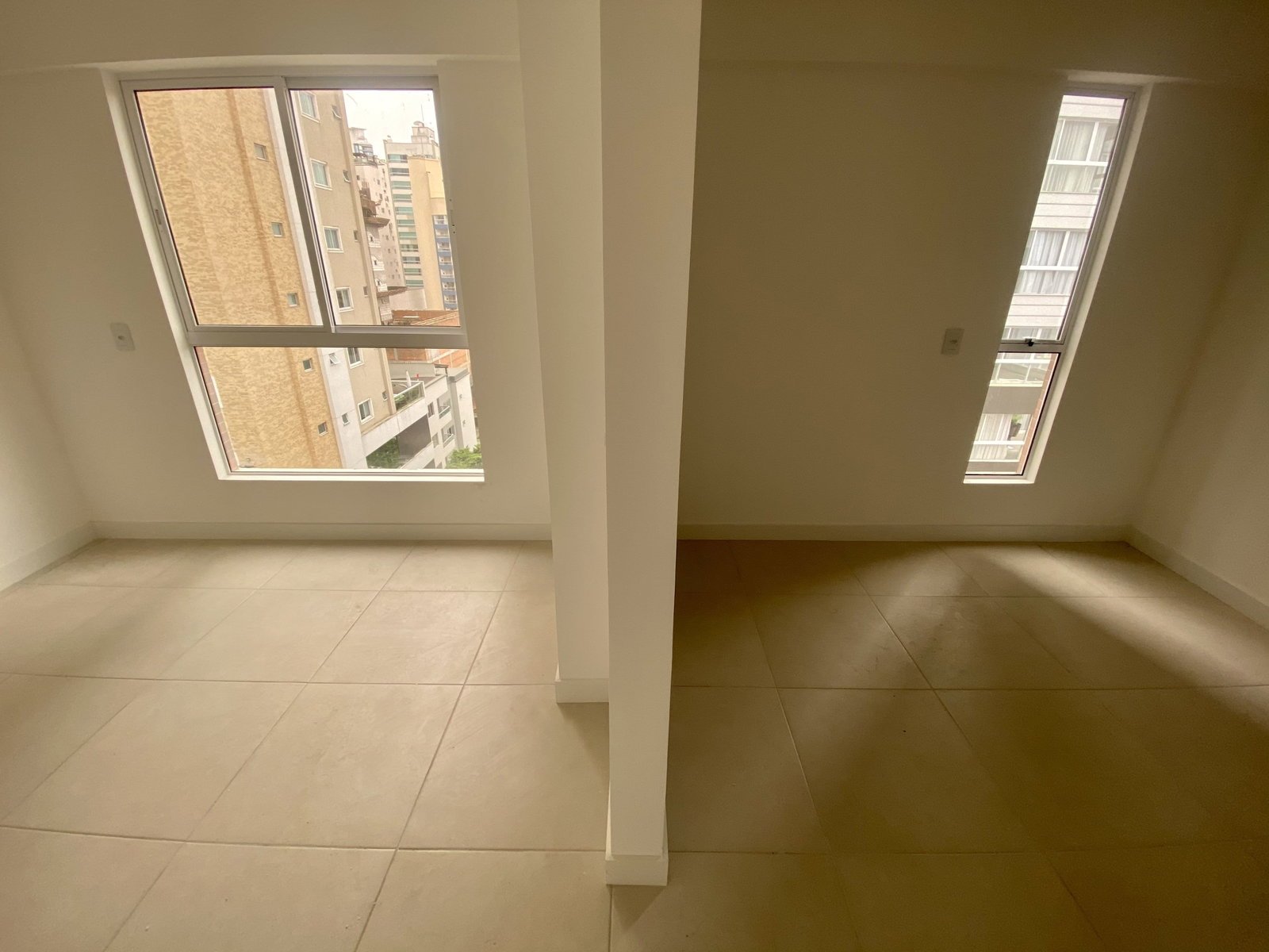 leal-kotor-apto-suite-401-living-01 Apartamento no Kotor Residence em Balneário Camboriú (SC) | LEAL