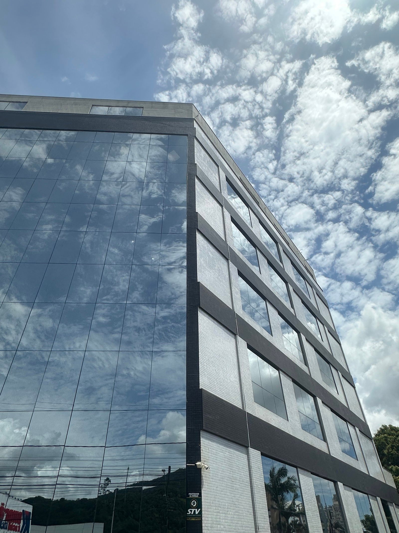 Sala Comercial no Edifício Cristine em Itajaí (SC) | LEÃO