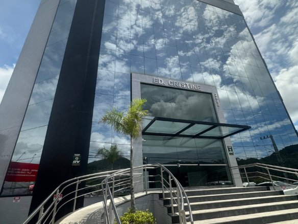 Sala Comercial no Edifício Cristine em Itajaí (SC) | LEÃO