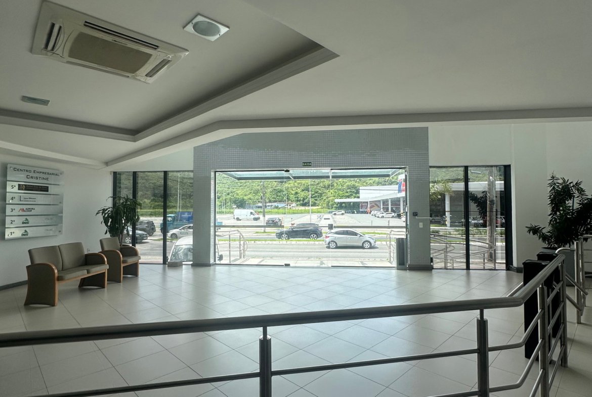 Sala Comercial no Edifício Cristine em Itajaí (SC) | LEÃO