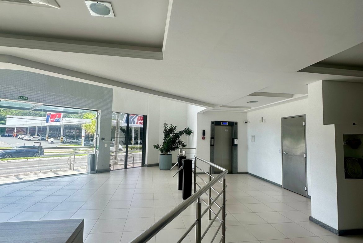 Sala Comercial no Edifício Cristine em Itajaí (SC) | LEÃO