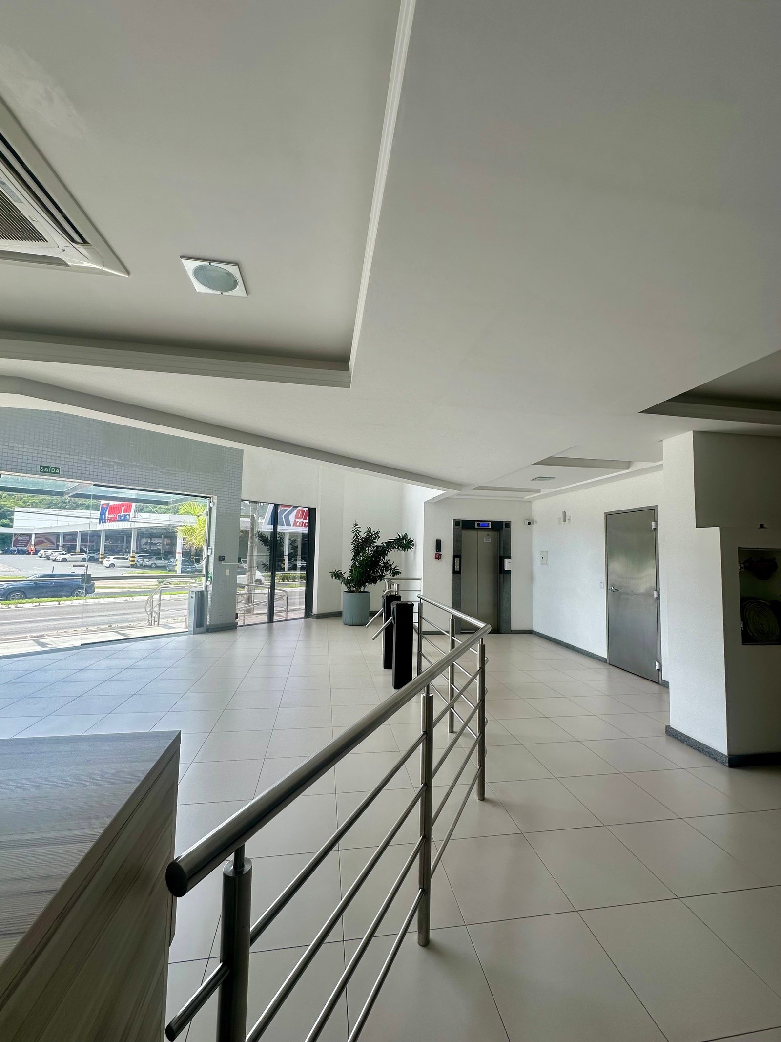 Sala Comercial no Edifício Cristine em Itajaí (SC) | LEÃO