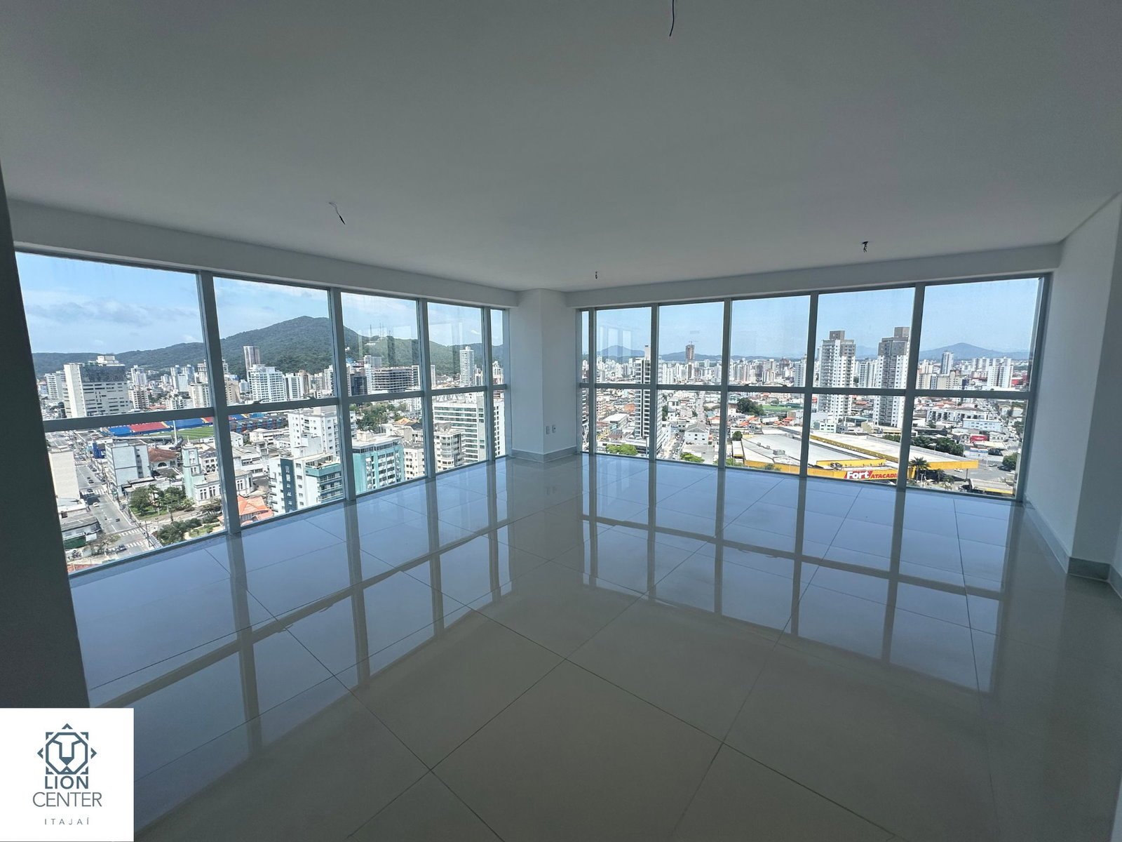 Sala Comercial no Lion Center em Itajaí (SC) | LEÃO