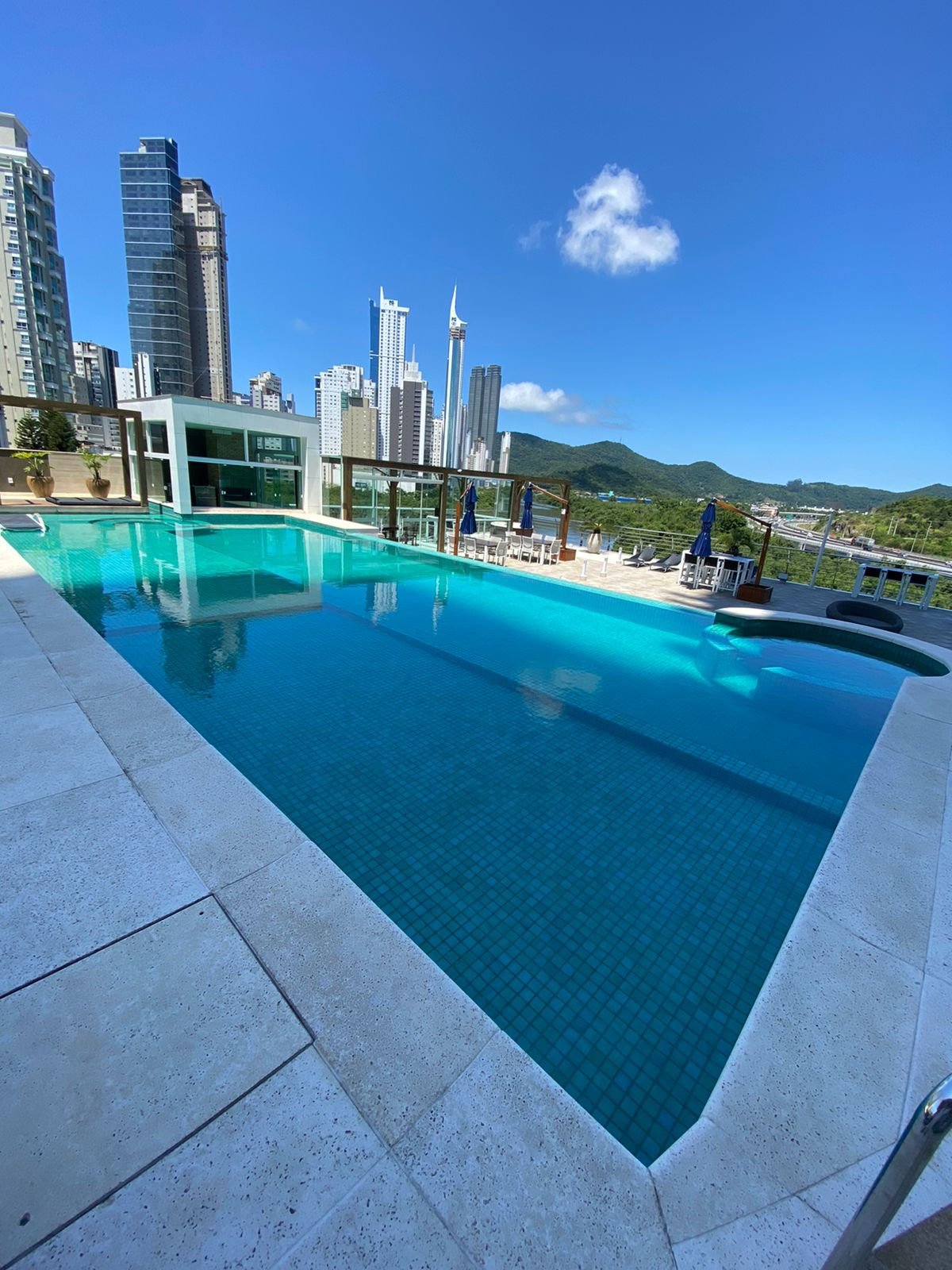 mendes-sibara-marina-beach-piscina-03 Apartamento no Marina Beach Towers em Balneário Camboriú (SC) | MENDES SIBARA