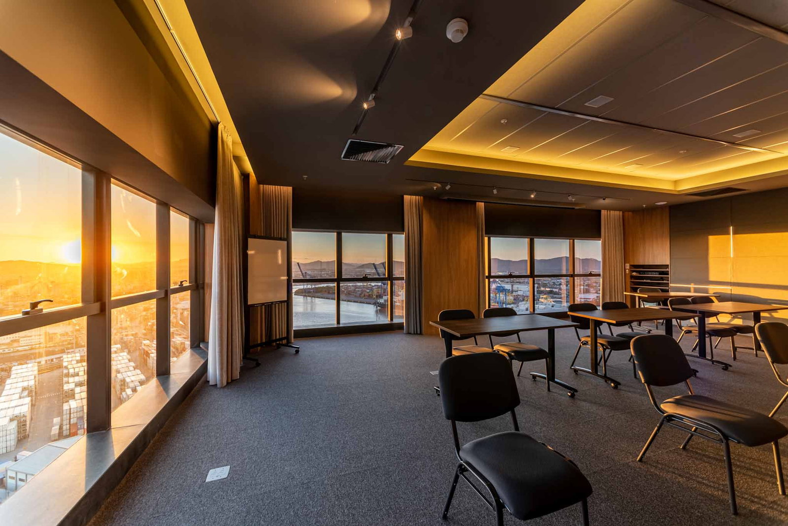 procave-absolute-sala-eventos-06 Sala Comercial Absolute Business & Hotel em Itajaí (SC) | PROCAVE
