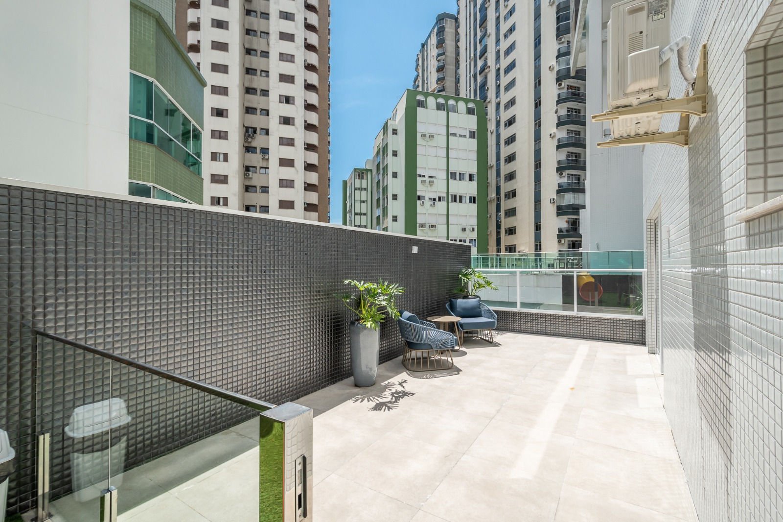 rosada-brescia-lounge-01 Apartamento no Bréscia Residencial em Balneário Camboriú (SC) | ROSADA
