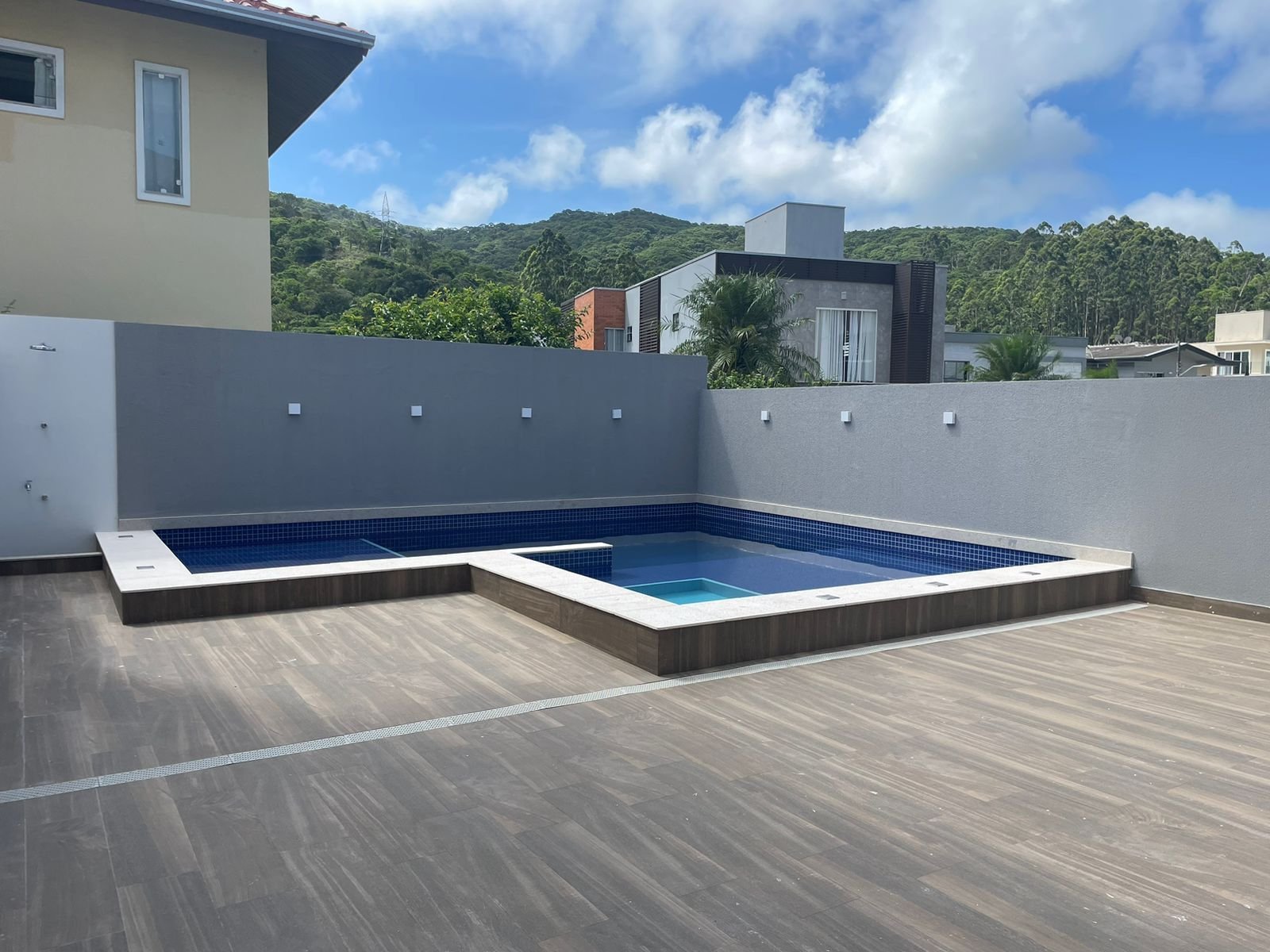 rosada-haras-rio-do-ouro-casa-99-piscina-01 Casa 99 no Condomínio Haras Rio do Ouro em Balneário Camboriú (SC) | ROSADA