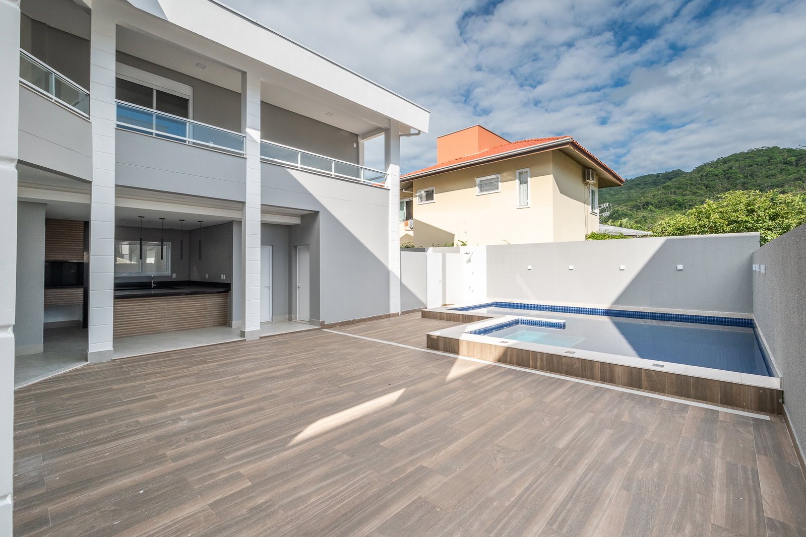 rosada-haras-rio-do-ouro-casa-99-piscina-03 Casa 99 no Condomínio Haras Rio do Ouro em Balneário Camboriú (SC) | ROSADA
