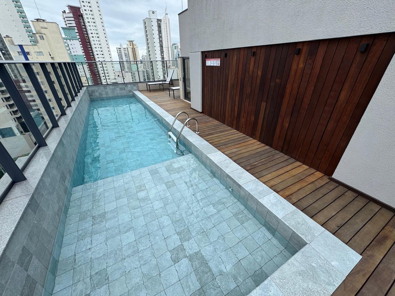 terra-del-sol-piscina-01 Apartamento no Tierra del Sol em Balneário Camboriú (SC) | TERRA