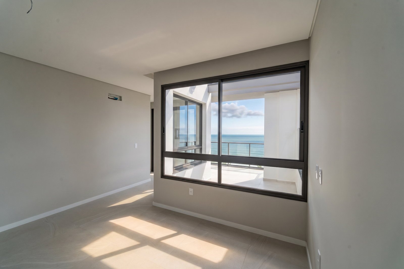 allera-vertice-314-living-06 Apartamento no Vértice 314 em Penha (SC) | ALLVERA