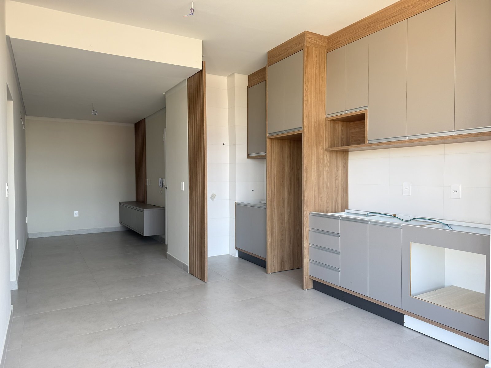 aplat-bivver-saint-john-apto-cozinha-01 Apartamento no Residencial Saint John em Balneário Piçarras (SC) | BIVVER