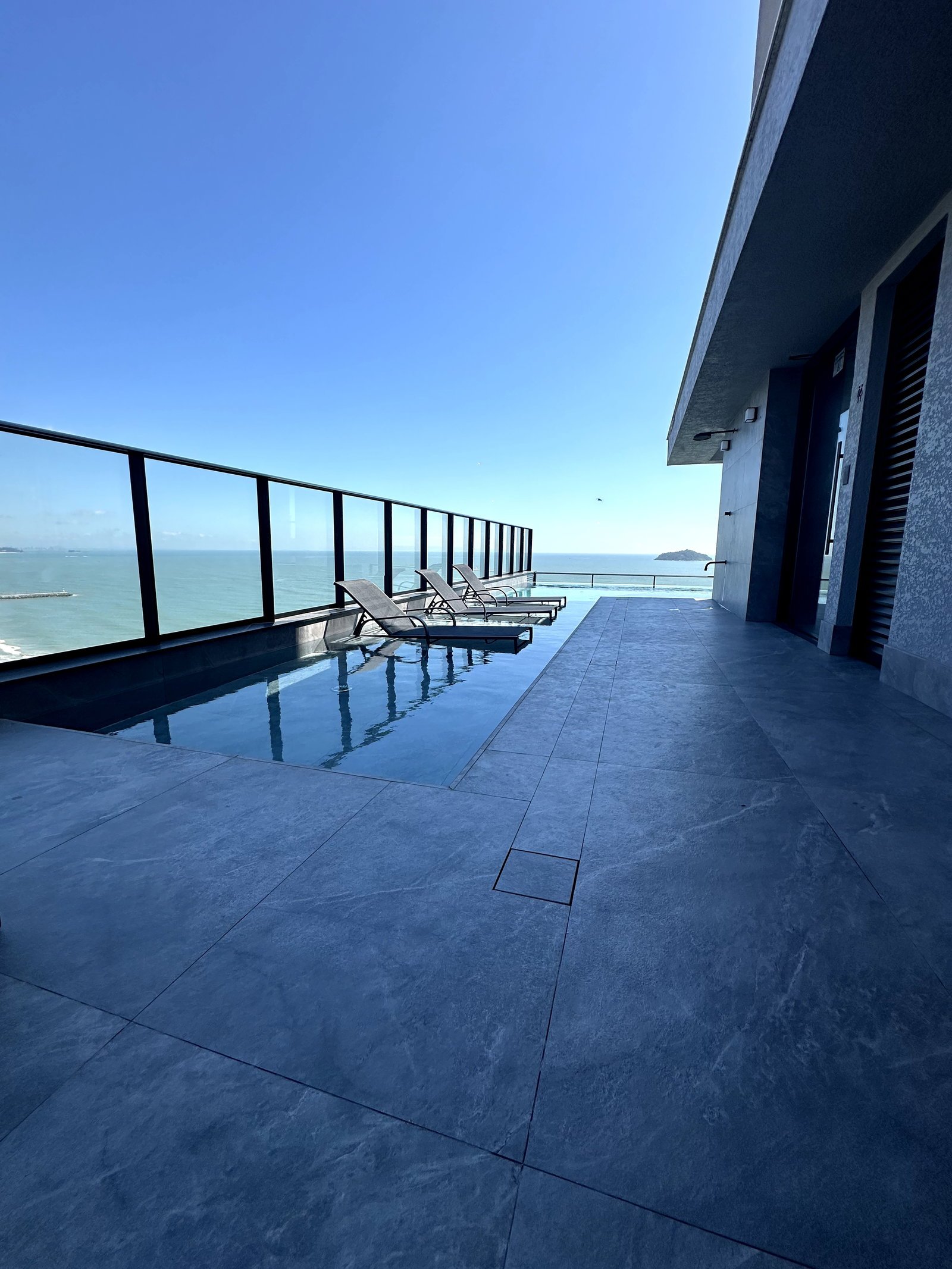aplat-cas-horizon-piscina-01 Apartamento no Iconic Residence em Balneário Piçarras (SC) | CAS