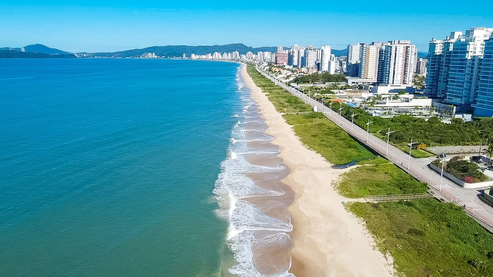 aplat-cwci-3500-beach-house-fachada-03 Apartamento no 3500 Beach House em Balneário Piçarras (SC) | CWCI