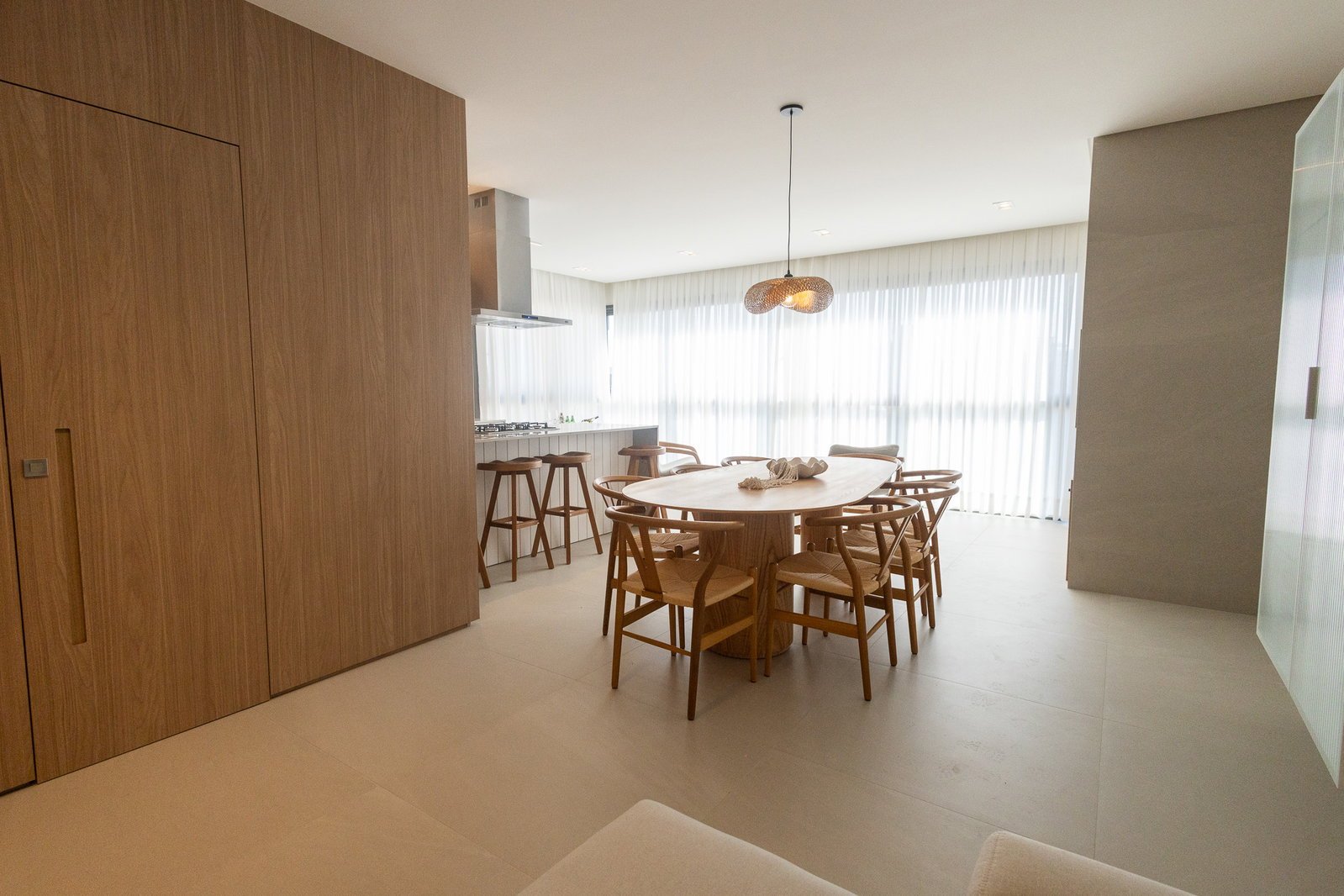 aplat-cwci-3500-beach-house-living-03 Apartamento no 3500 Beach House em Balneário Piçarras (SC) | CWCI