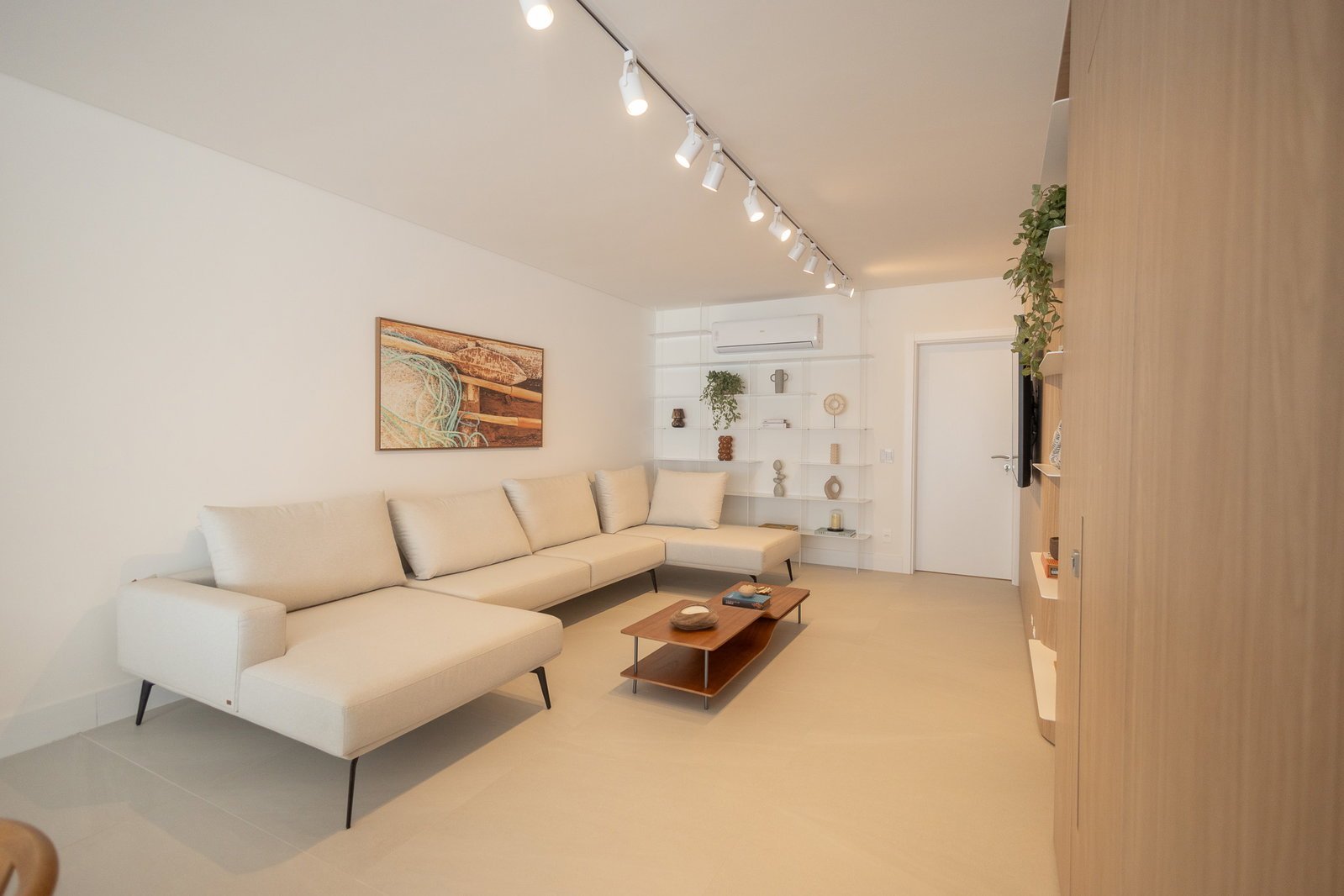aplat-cwci-3500-beach-house-living-07 Apartamento no 3500 Beach House em Balneário Piçarras (SC) | CWCI