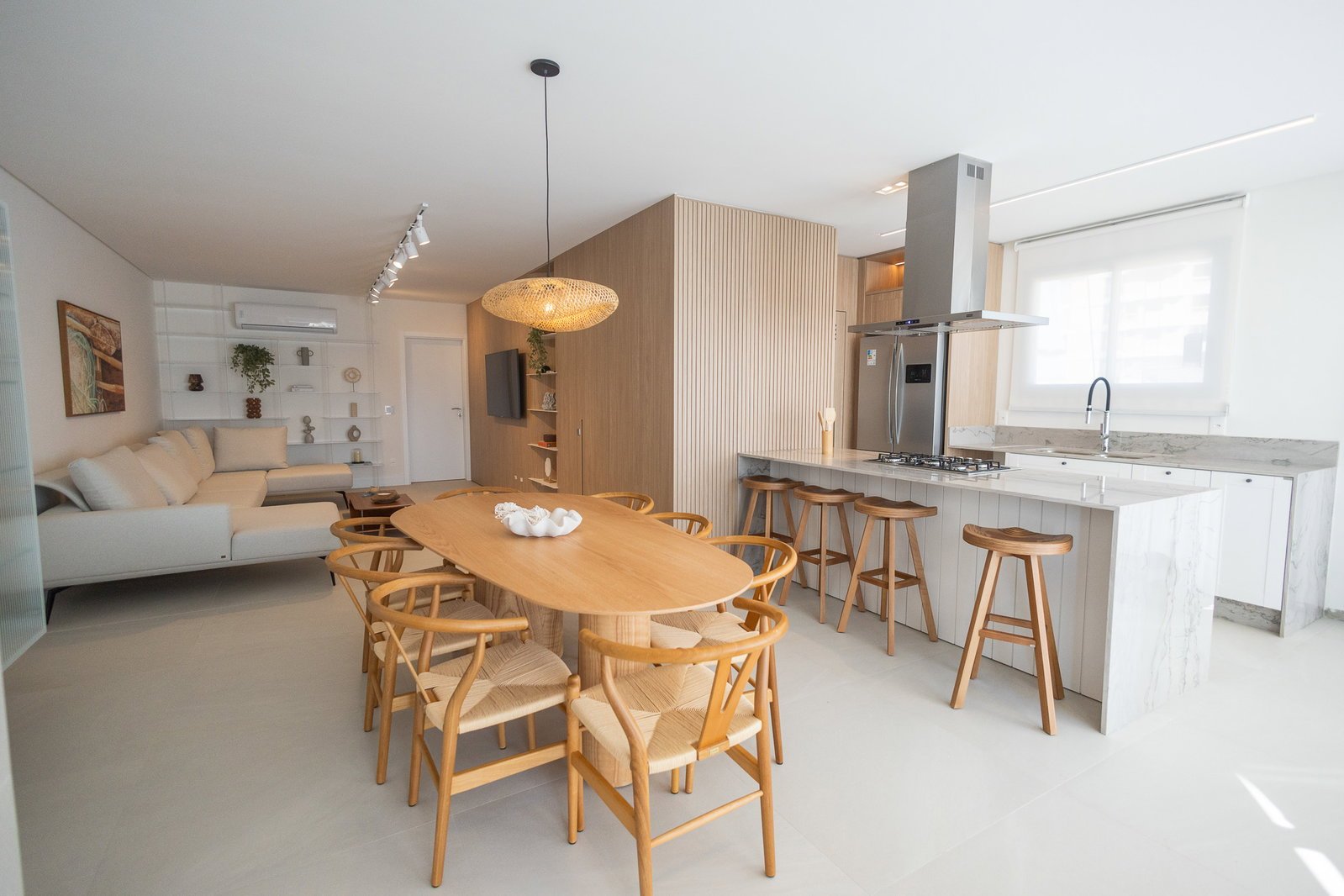 aplat-cwci-3500-beach-house-sala-jantar-03 Apartamento no 3500 Beach House em Balneário Piçarras (SC) | CWCI