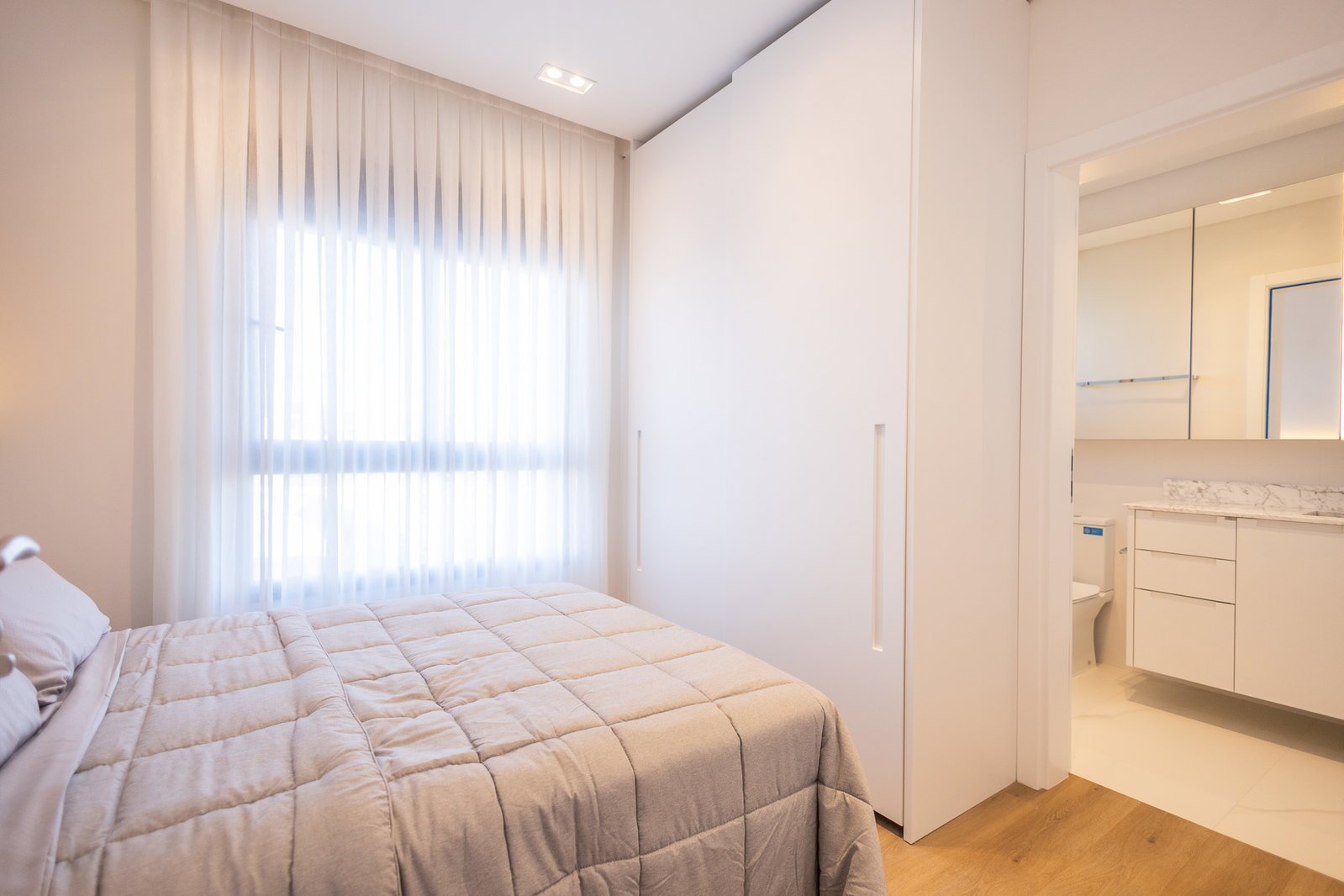 aplat-cwci-3500-beach-house-suite-01 Apartamento no 3500 Beach House em Balneário Piçarras (SC) | CWCI