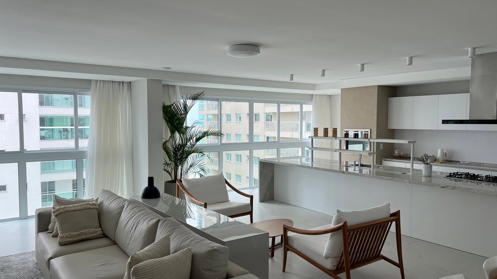 aplat-estrutura-al-mare-sala-05 Apartamento no Al Mare Beach Front em Balneário Piçarras (SC) | ESTRUTURA