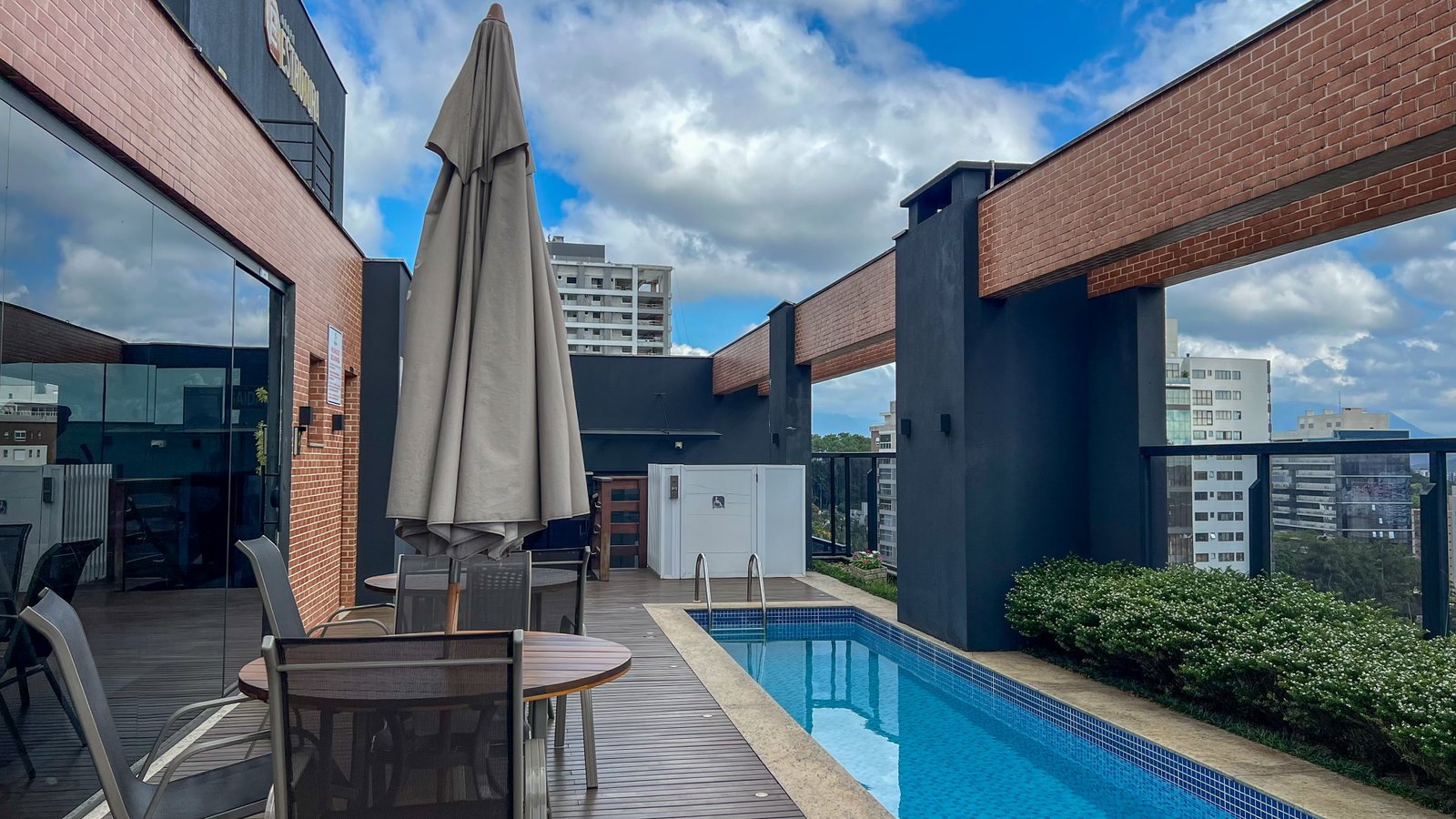 aplat-estrutura-highline-piscina-07 Apartamento no Highline Park em Joinville (SC) | ESTRUTURA