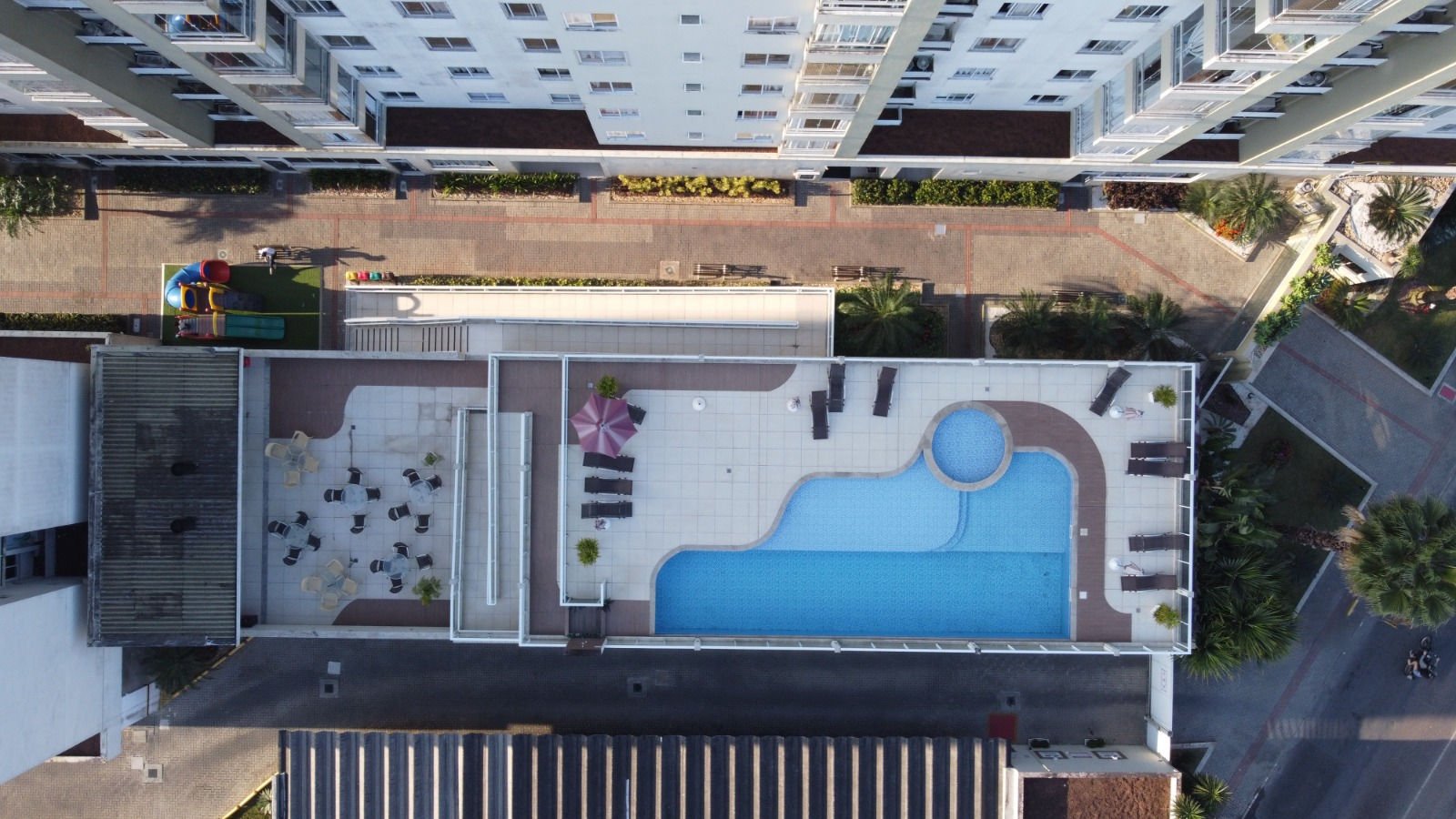 aplat-estrutura-vitta-piscina-04 Apartamento no Vitta Home Club em Joinville (SC) | ESTRUTURA
