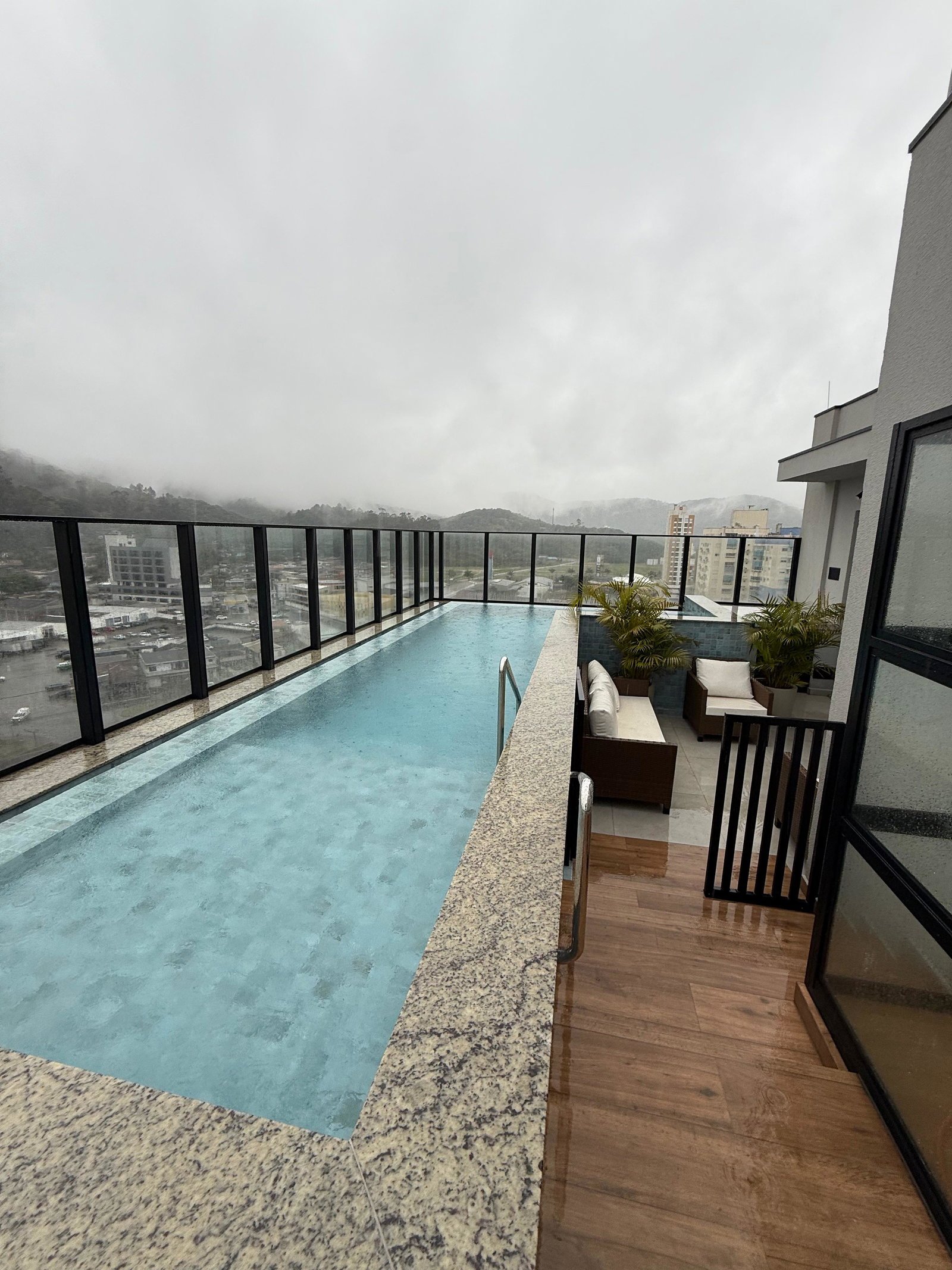 aplat-mabrem-maiochi-san-marino-piscina-01 Apartamento no San Marino em Itajaí (SC) | MARBEM MAIOCHI