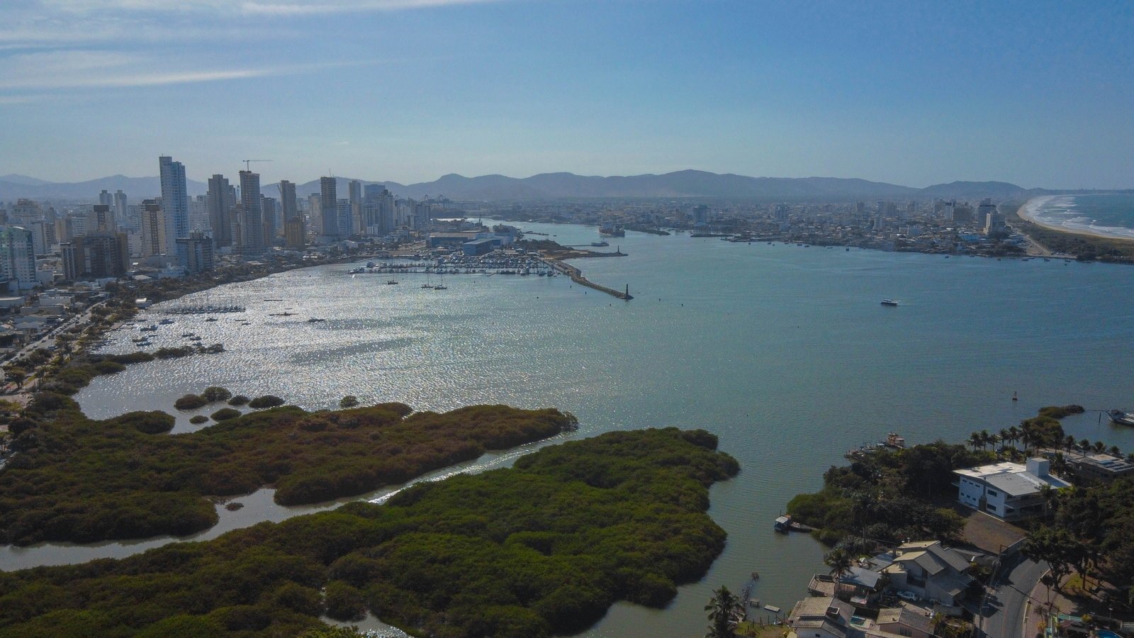 aplat-macodesc-atalaia-47-vista-aerea-01 Apartamento na Casa Atalaia 47 em Itajaí (SC) | MACODESC