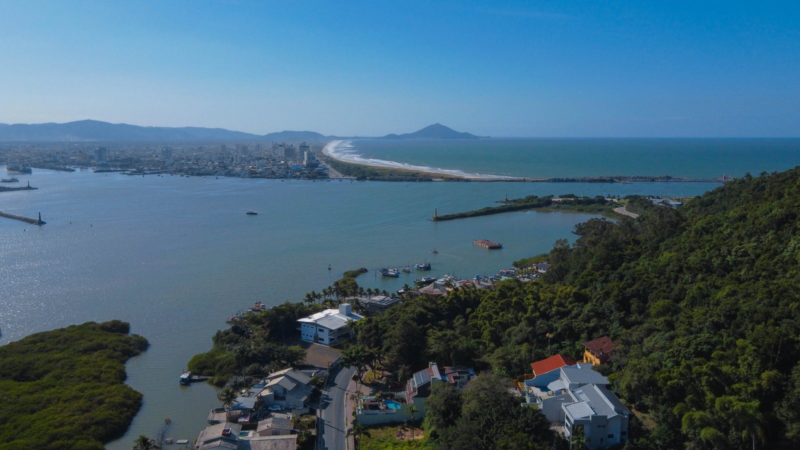 aplat-macodesc-atalaia-47-vista-aerea-02 Apartamento na Casa Atalaia 47 em Itajaí (SC) | MACODESC