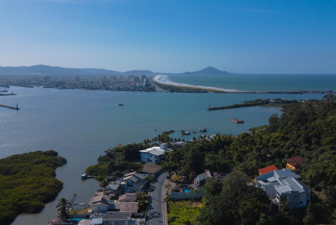 Apartamento na Casa Atalaia 47 em Itajaí (SC) | MACODESC