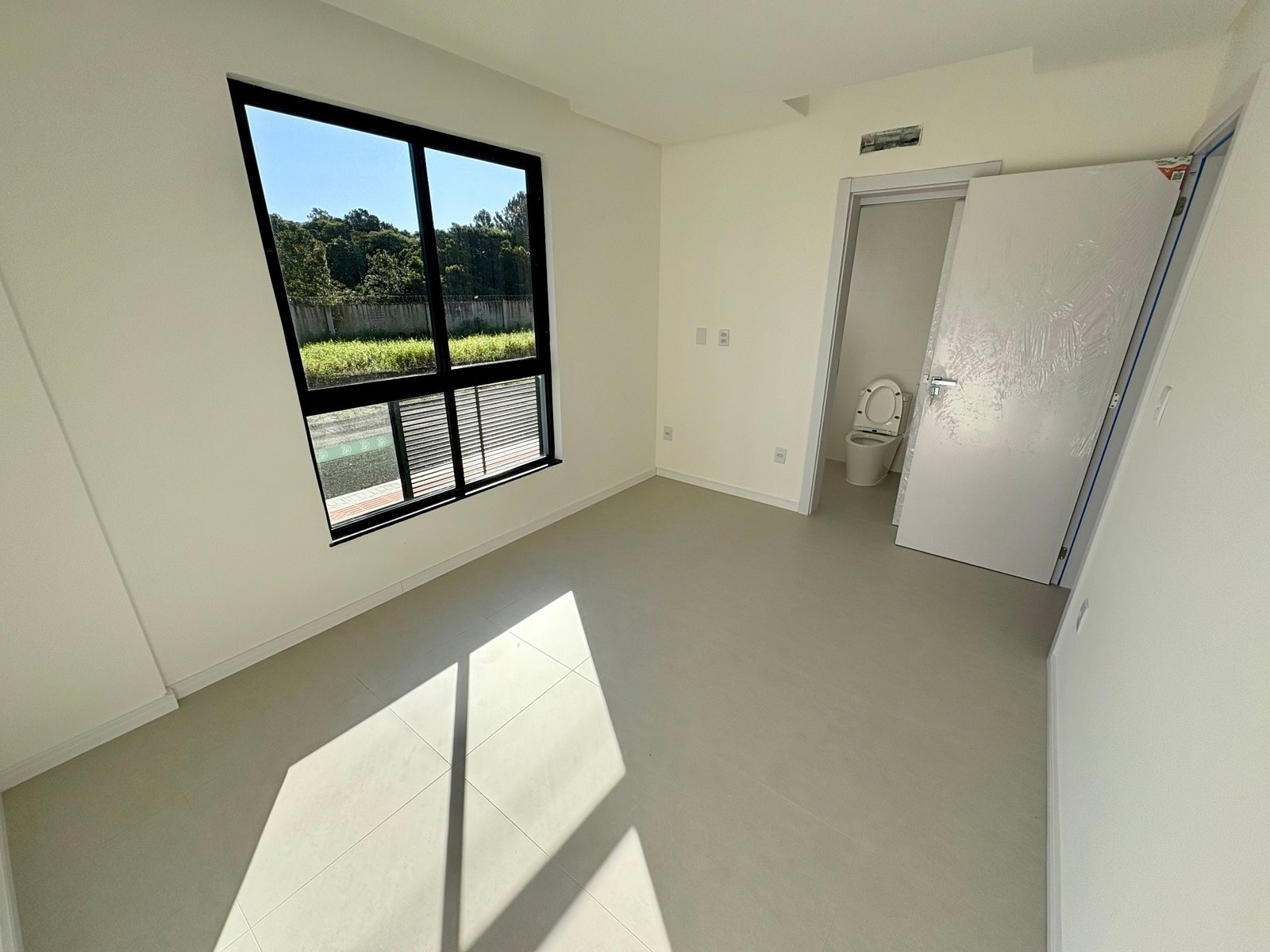 cotienschi-sunset-apto-suite-02 Apartamento no Sunset Residence em Navegantes (SC) | COTIENSCHI