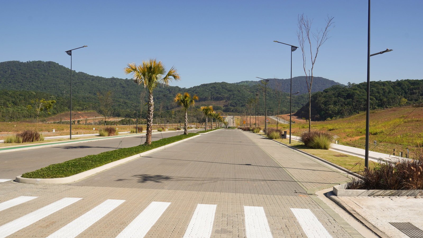 aplat-embralot-colinas-rua-10 Terreno para Residência no Colinas de Camboriú Village em Camboriú(SC) | EMBRALOT