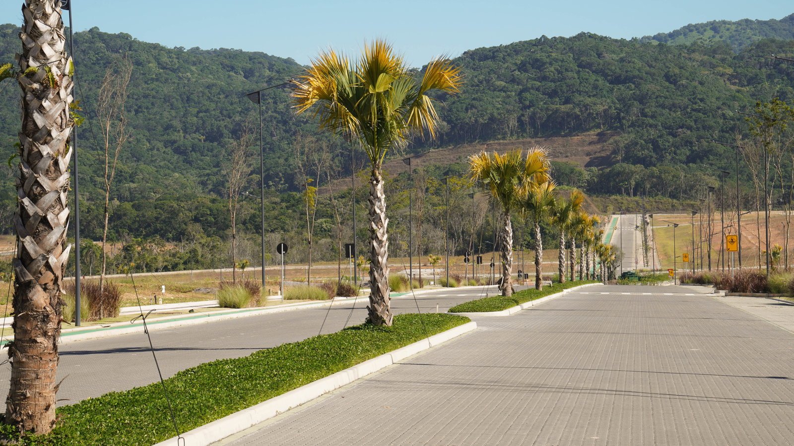 aplat-embralot-colinas-rua-12 Terreno para Residência no Colinas de Camboriú Village em Camboriú(SC) | EMBRALOT