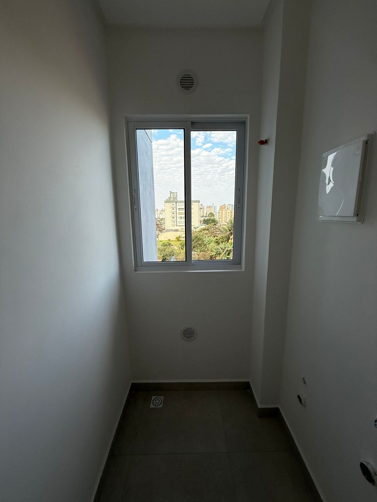 aplat-isensee-ilhas-cayman-obra-area-servico-01 Apartamento no Residencial Ilhas Cayman em Navegantes | ISENSEE