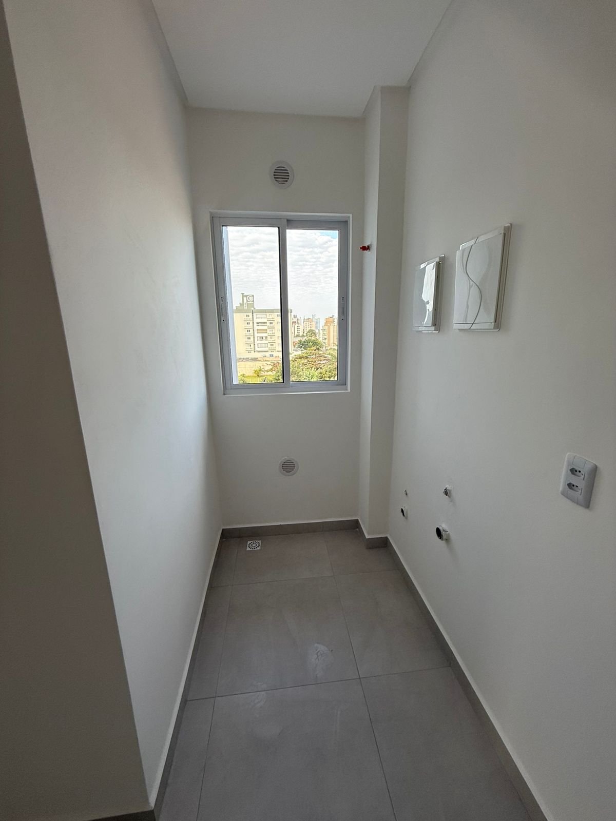aplat-isensee-ilhas-cayman-obra-area-servico-02 Apartamento no Residencial Ilhas Cayman em Navegantes | ISENSEE