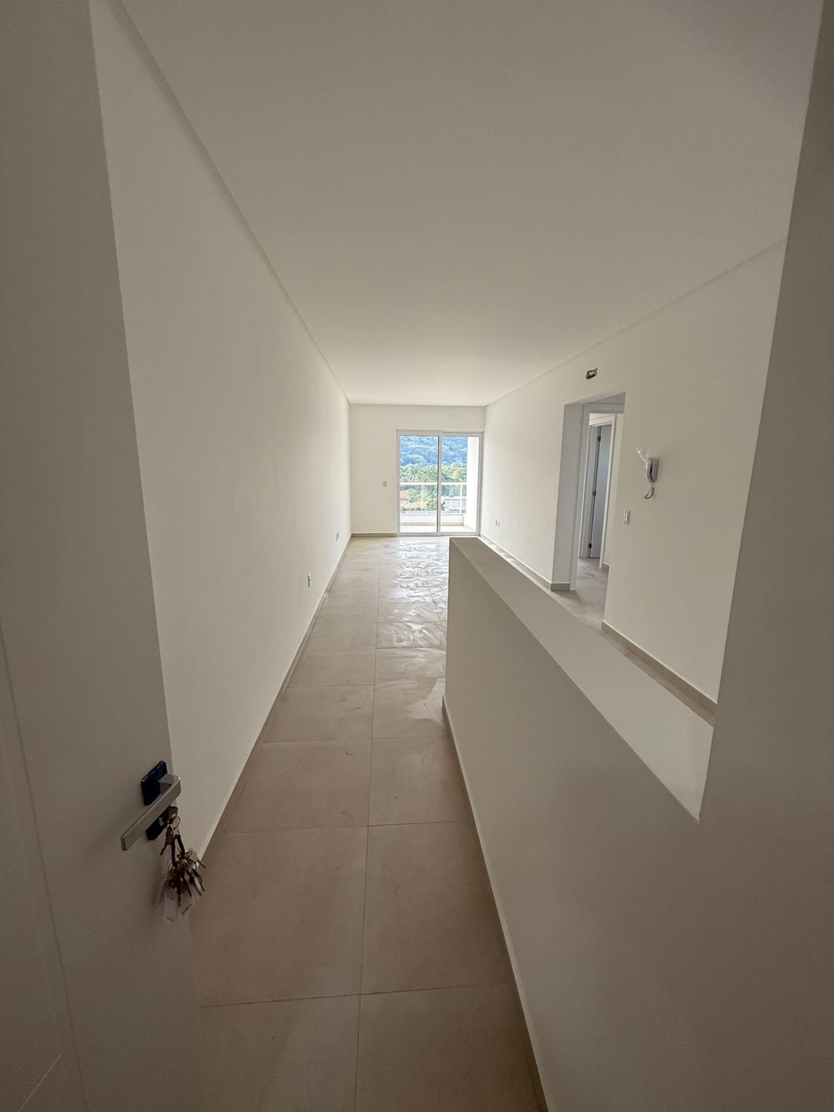 aplat-isensee-ilhas-cayman-obra-corredor-01 Apartamento no Residencial Ilhas Cayman em Navegantes | ISENSEE