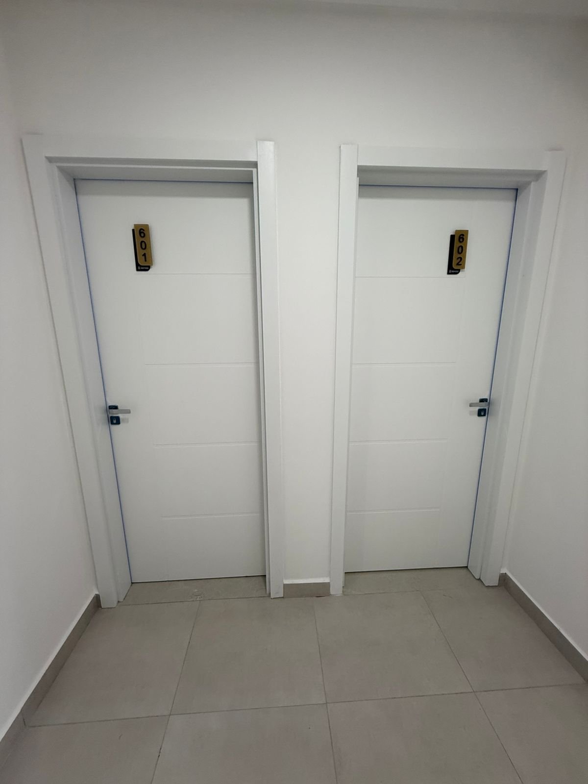 aplat-isensee-ilhas-cayman-obra-portas-01 Apartamento no Residencial Ilhas Cayman em Navegantes | ISENSEE