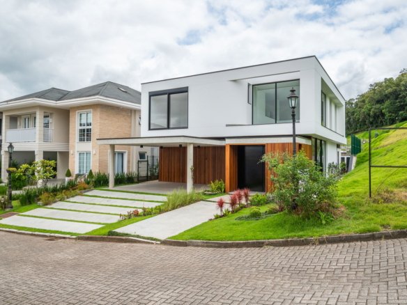 Casa Bloco 25 no Condomínio Riverside em Itajaí (SC) | NEVES E MATTOS