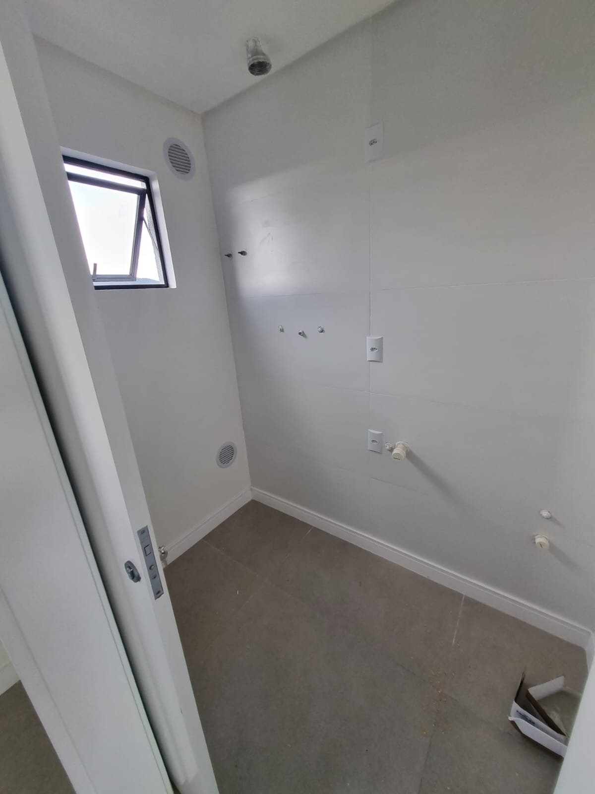 aplat-rjr-breeze-banheiro-01 Apartamento no Breeze Residence em Navegantes (SC) | RJR