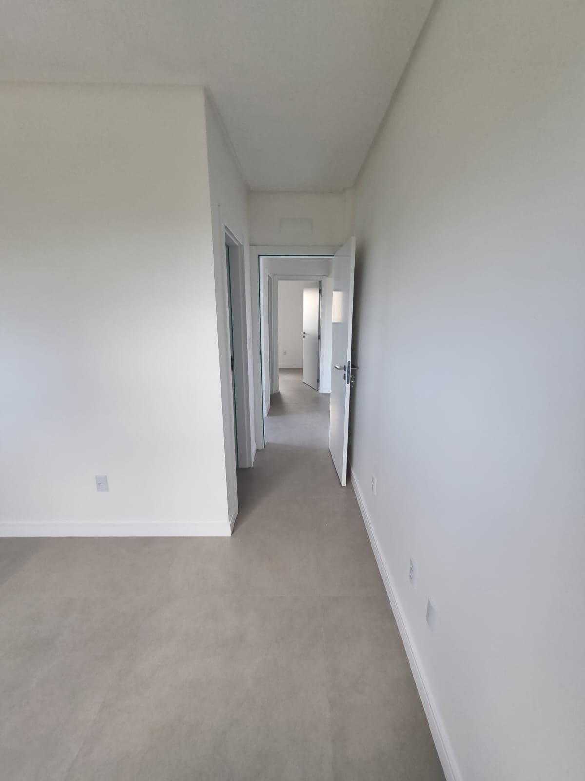 aplat-rjr-breeze-corredor-02 Apartamento no Breeze Residence em Navegantes (SC) | RJR