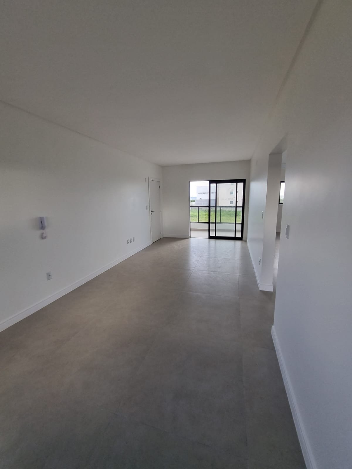 aplat-rjr-breeze-living-01 Apartamento no Breeze Residence em Navegantes (SC) | RJR